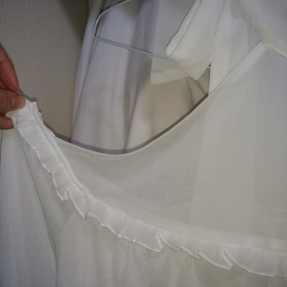 NWT flowy cold-shoulder shirt - Picture 5 of 5